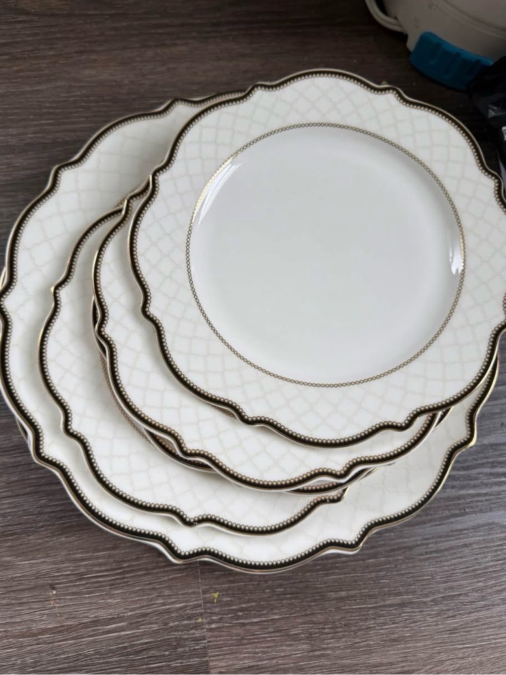 7 plates like new 2 different plates